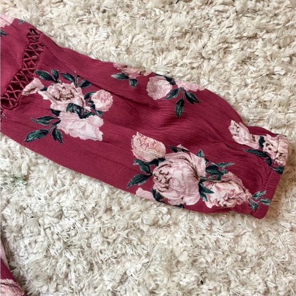 Gorgeous Floral Patterned V Neck Blouse - Picture 4 of 9